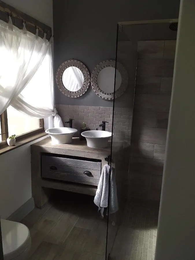 19 On Micro Avenue Otel Strand