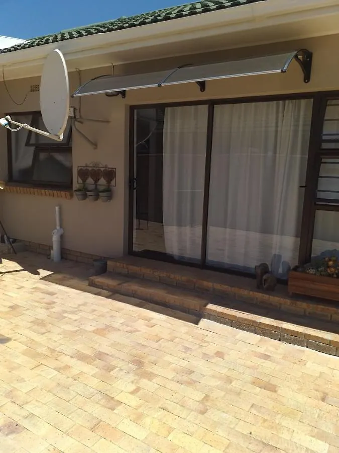 Gasthof Hotel 19 On Micro Avenue Strand Südafrika